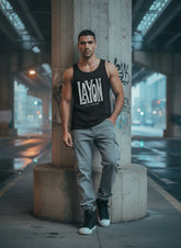 Model wearing Camiseta de tirantes para hombre